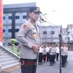 Wakapolda Sumsel Brigjen Pol M Zulkarnain SIK MSi memimpin apel pagi, Senin (9/1/2023) di lapangan Apel Mapolda Sumsel.