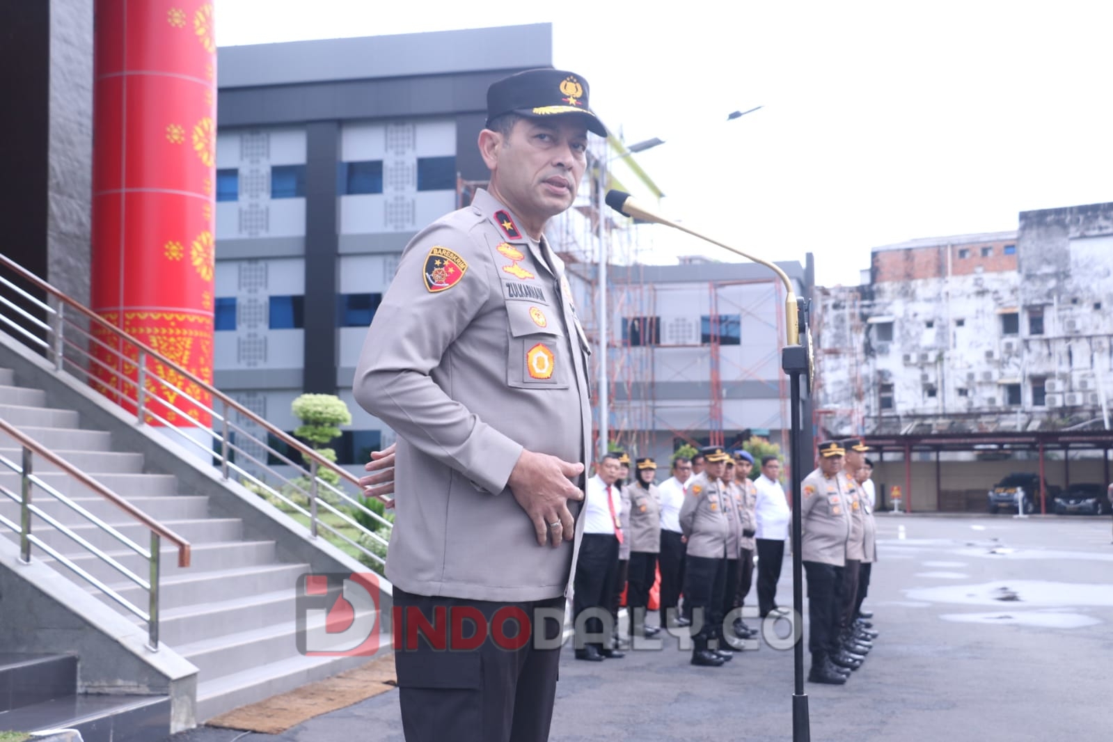 Wakapolda Sumsel Brigjen Pol M Zulkarnain SIK MSi memimpin apel pagi, Senin (9/1/2023) di lapangan Apel Mapolda Sumsel.