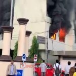 Gedung riset center Politeknik Negeri Sriwijaya di Jalan Srijaya Negara terbakar, Selasa (10/1/2023)
