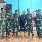 Satgas Pamtas RI-Malaysia Yonarmed 19/Bogani menerima dua pucuk senjata api rakitan dari masyarakat perbatasan