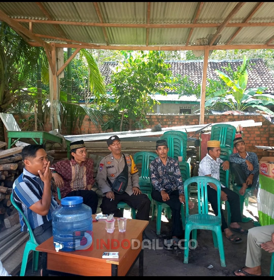 Bhabinkamtibmas Polsek Muara Kuang Bripka Febri Bhabinkamtibmas Desa Kuang Dalam Timur melaksanakan giat sambang dan dialogis, Senin (16/1/2023)