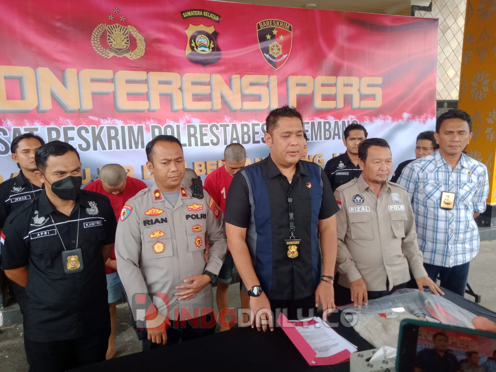 Kasat Reskrim Polrestabes Palembang, AKBP Haris Dinzah saat menggelar keterangan pers, Selasa (17/1/2023)