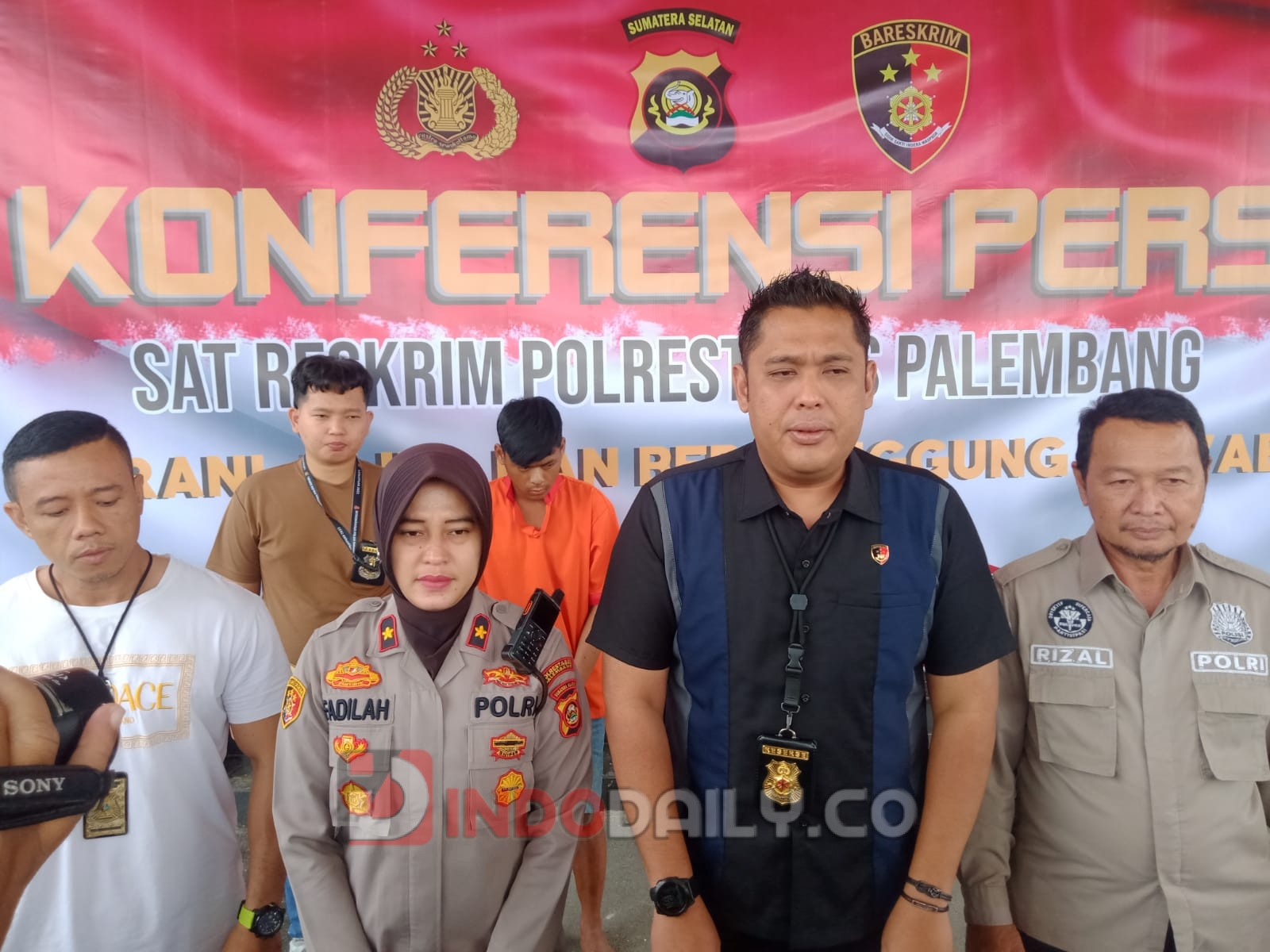 Sat Reskrim Polrestabes Palembang dan Unit Reskrim Polsek IT II saat menggelar keterangan pers, Selasa (17/1/2023)