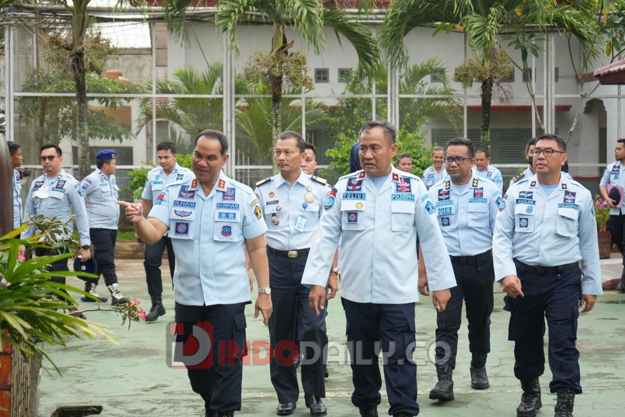 Kepala Kantor Wilayah Kementerian Hukum dan HAM Sumatera Selatan, Ilham Djaya melakukan kunjungan kerja ke Lembaga Pemasyarakatan Kelas I Palembang, Selasa (17/1/2023)