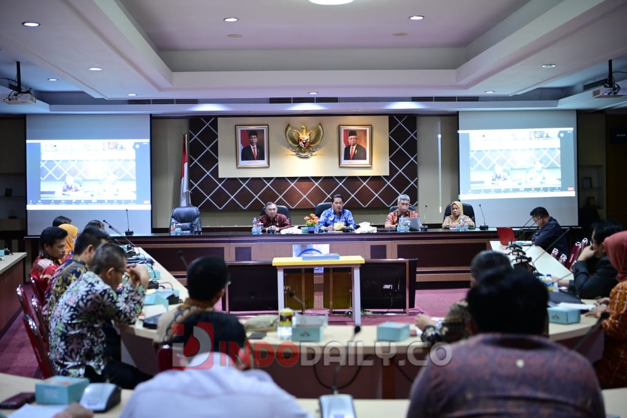 Bupati Banyuasin H Askolani saat menyampaikan Komitmen Kesiapan Sebagai Tuan Rumah Peringatan Harganas ke-XXX Tahun 2023, di Ruang Rapat BKKBN RI, Rabu, (18/1/2023). Foto: Ist./Indodaily.co