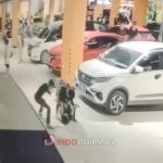 Tangkapan layar video perkelahian antara pemuda di sebuah tempat hiburan  di Jalan Veteran 21 Desember 2022