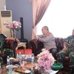 Kapolda Sumsel, Irjen Pol A Rachmad Wibowo SIK ,  menyambut kedatangan Danpuspomad TNI Letjen TNI Chandra W Sukotjo.MSc