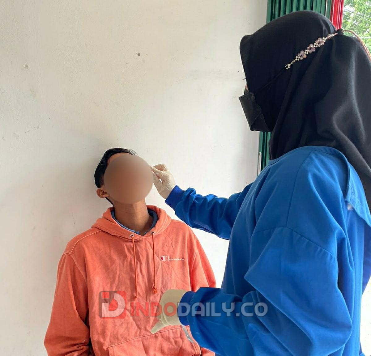Lapas Perempuan Kelas IIA Palembang Kemenkumham Sumsel menyediakan rapid antigen gratis bagi pengunjung warga binaan yang belum mendapatkan vaksin. Kamis (26/01/2023)