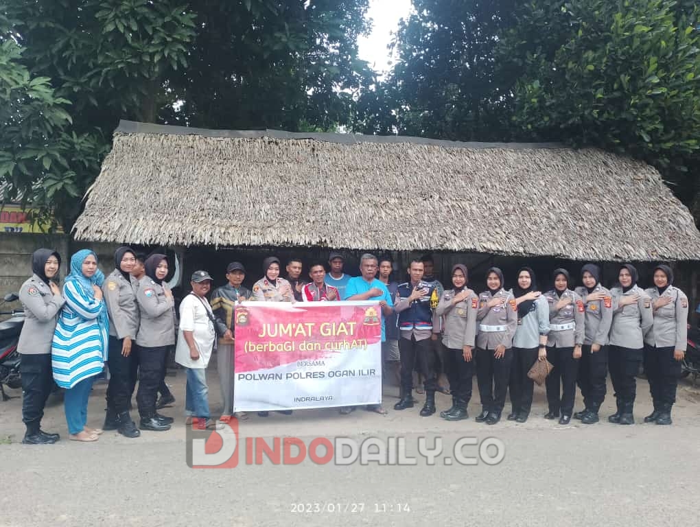 Personel Polwan Polres Ogan Ilir saat Jumat Berbagi Curgat (Jumat GIAT), Jumat (27/1/2023)