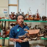 Samsudin (52), pengrajin limbah batok kelapa