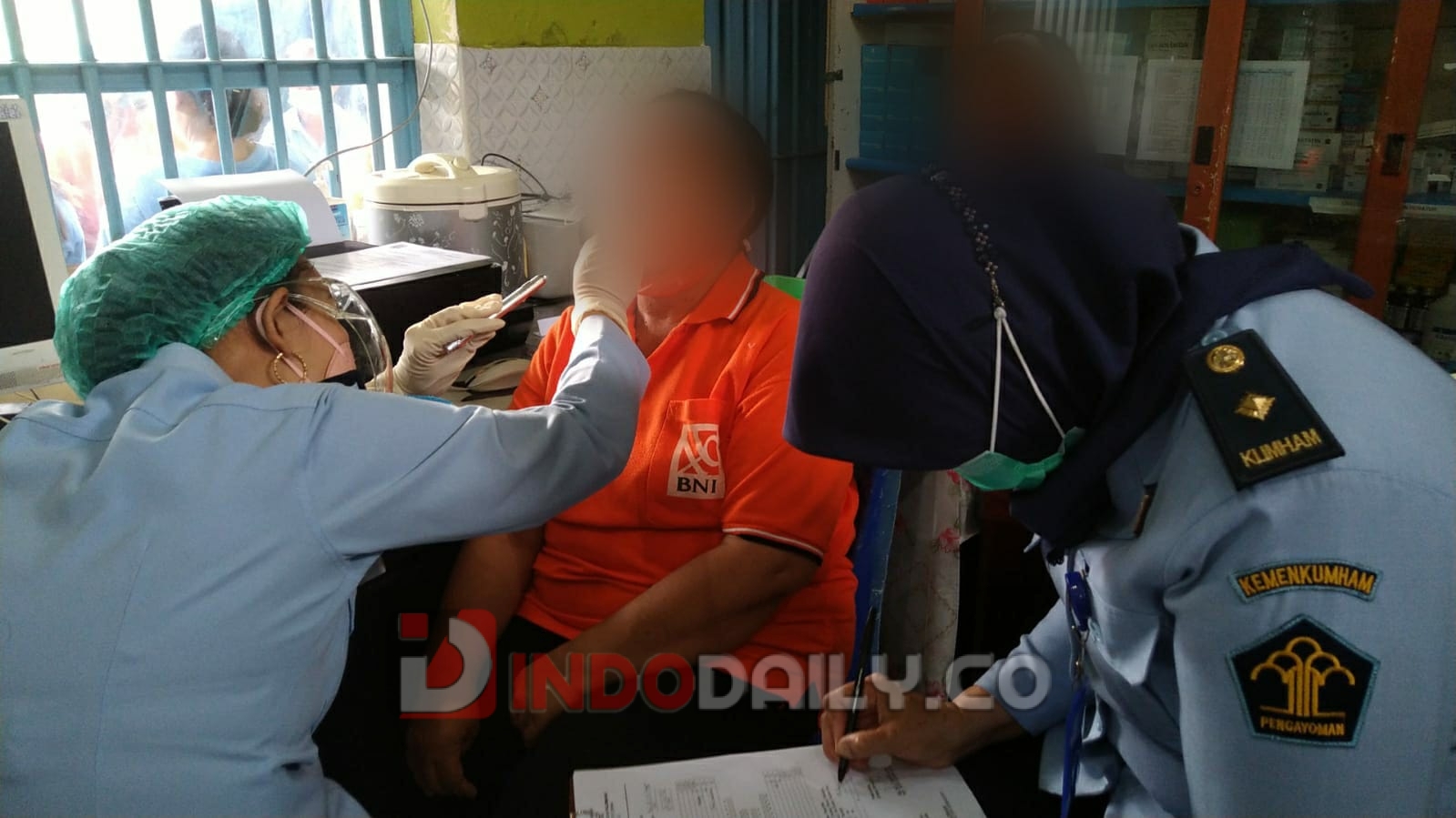 Warga Binaan Lapas Perempuan Kelas IIA Palembang mendapatkan pengobatan dan BAP kesehatan gigi, Senin (30/01/2023)