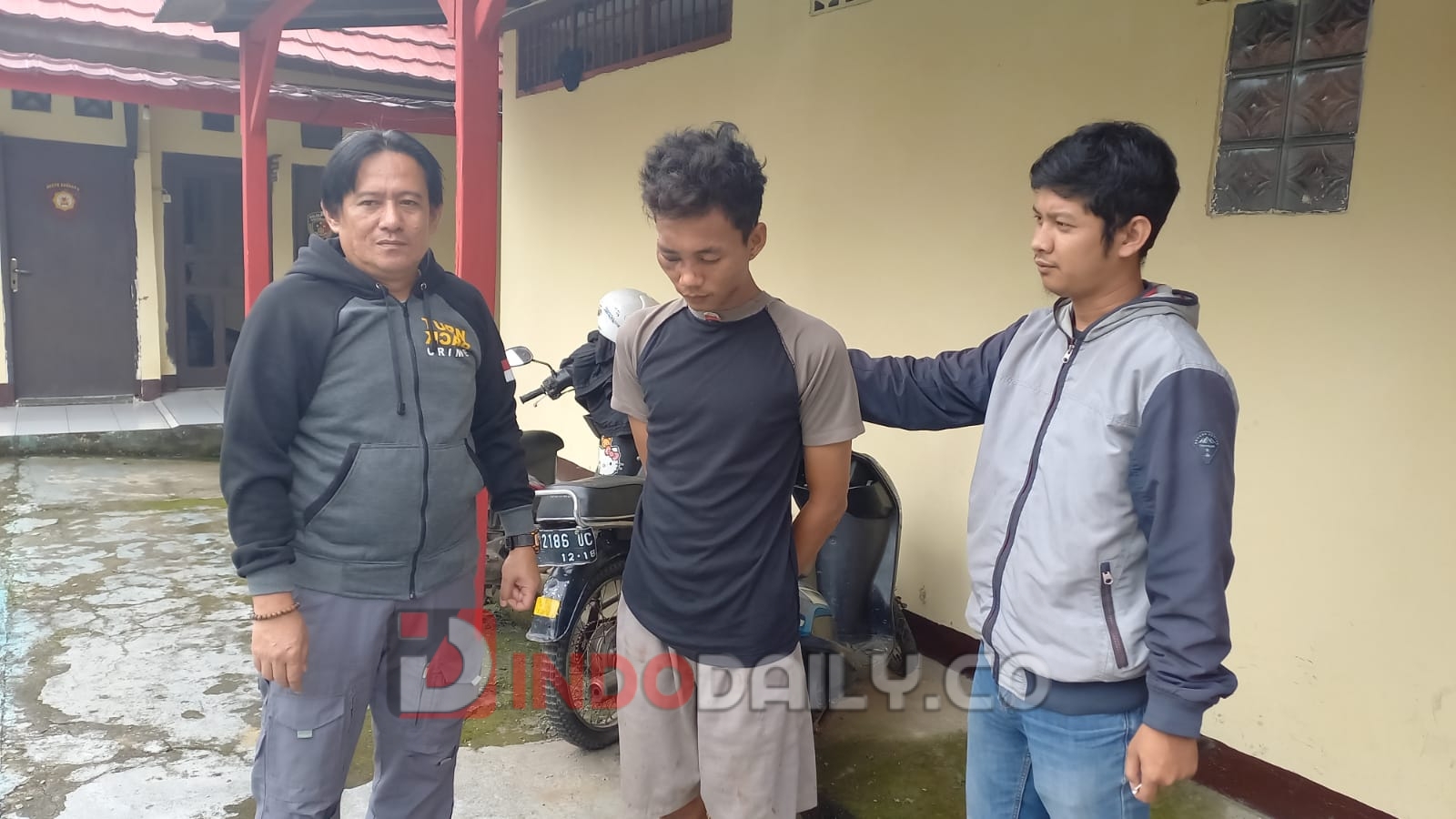 Firnando (22) pelaku pencurian dengan modus jadi pemulung saat diamankan Polsek SU II Palembang