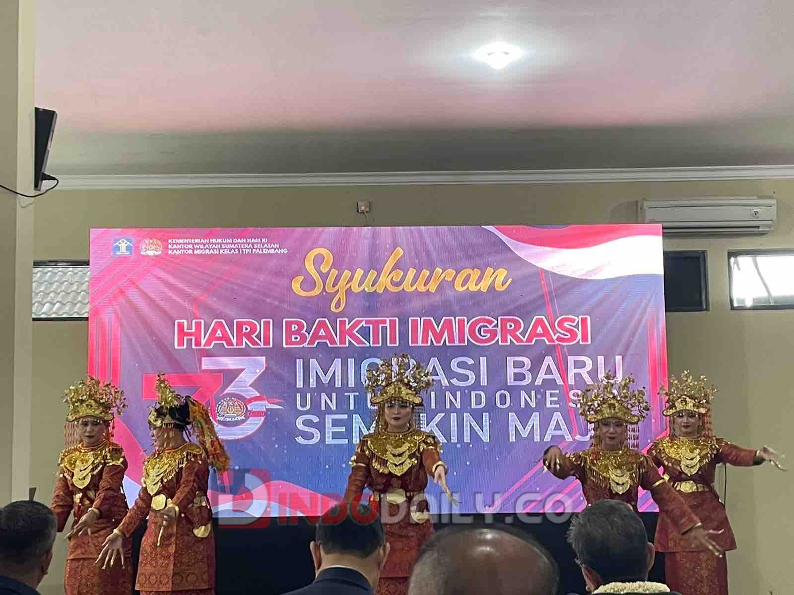 Persembahan tari tanggai dalam rangkaian syukuran Hari Bakti Imigrasi ke-73