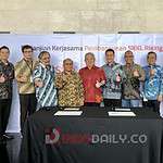 Kamis 16 Februari 2023 di Cyber 2 Tower berlangsung penandatanganan nota kesepahaman (MoU) antara President Director PT. Mega Akses Persada (FiberStar) Sugiharto Darmakusuma dengan Direktur Utama PT. Jejaring Mitra Persada (Triasmitra Group) Dani Samsul Ependi (Dok. Humas FiberStar / Indodaily.co)