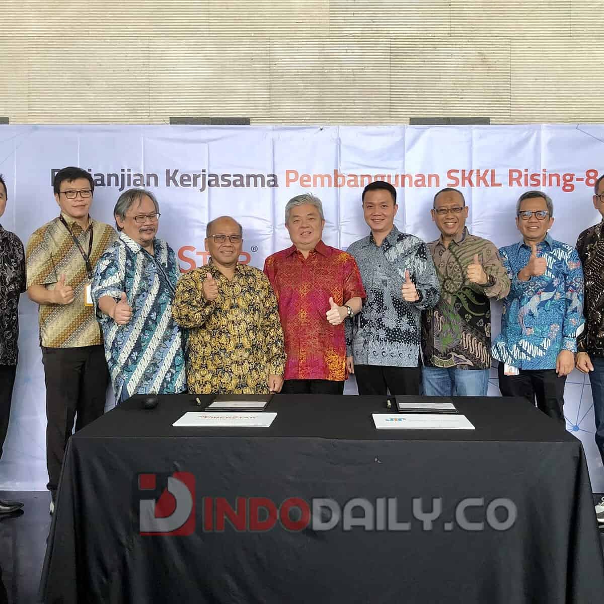 Kamis 16 Februari 2023 di Cyber 2 Tower berlangsung penandatanganan nota kesepahaman (MoU) antara President Director PT. Mega Akses Persada (FiberStar) Sugiharto Darmakusuma dengan Direktur Utama PT. Jejaring Mitra Persada (Triasmitra Group) Dani Samsul Ependi (Dok. Humas FiberStar / Indodaily.co)