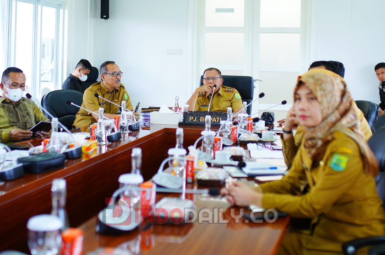 Pj Bupati Muba H Apriyadi diwakili Pj Sekda Muba H Musni Wijaya S Sos MSi mengikuti Rapat Evaluasi Kinerja Penjabat Kepala Daerah tahun 2022 secara virtual, Selasa (31/1/2023)