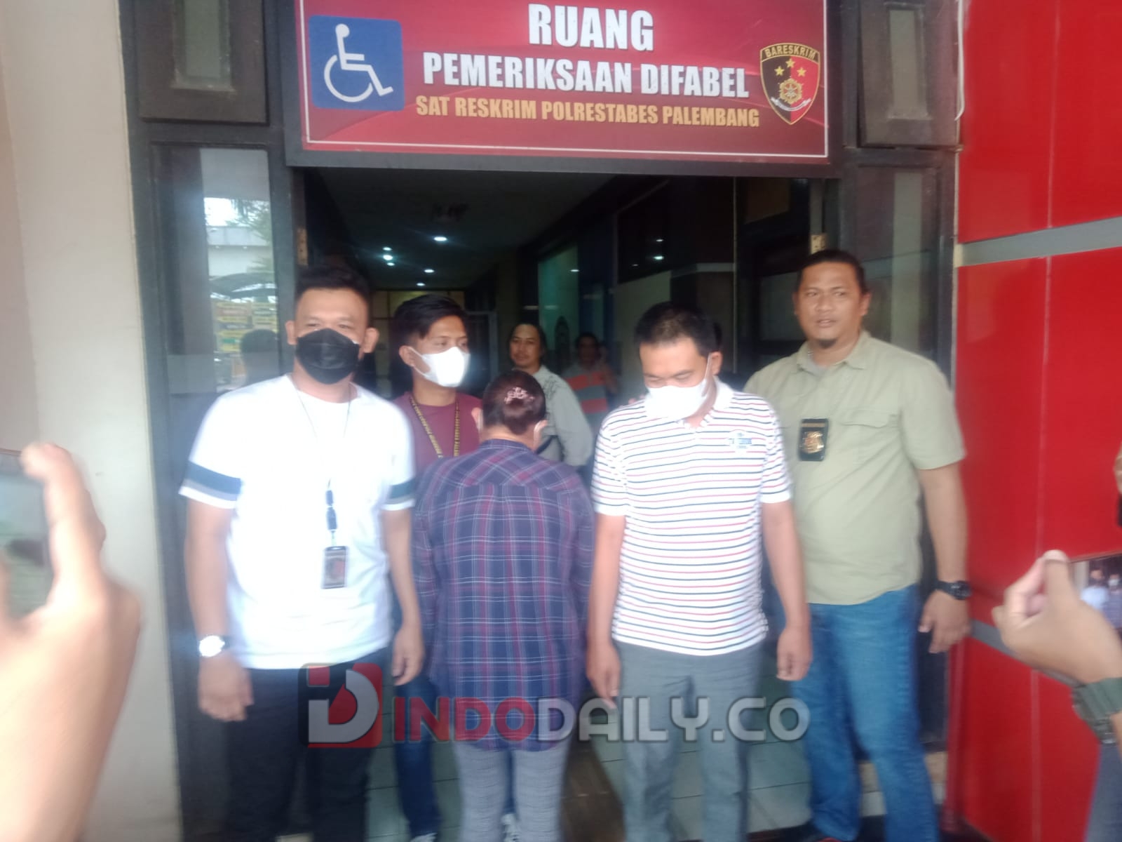 Pasutri copet di PTC Mall saat diamankan Tim Opsnal Unit Pidum dan Tekab 134 Sat Reskrim Polrestabes Palembang