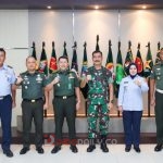 Pangdam XII/Tanjungpura Mayjen TNI Sulaiman Agusto SIP MM menerima kunjungan Kepala Oditurat Militer (Kaotmil) II-06 Pontianak, Kolonel Sus Eni Sulisdawati SH dan Kepala Pengadilan Militer (Kadilmil) I-05 Pontianak, Kolonel Chk Setiyanto SH