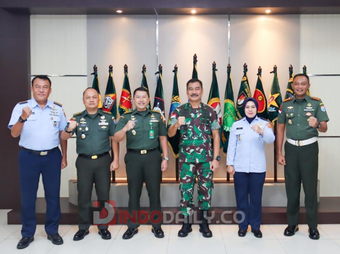 Pangdam XII/Tanjungpura Mayjen TNI Sulaiman Agusto SIP MM menerima kunjungan Kepala Oditurat Militer (Kaotmil) II-06 Pontianak, Kolonel Sus Eni Sulisdawati SH dan Kepala Pengadilan Militer (Kadilmil) I-05 Pontianak, Kolonel Chk Setiyanto SH