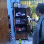 Petugas Piket Reskrim, SPKT, Polsek, dan Inafis Polrestabes Palembang saat olah TKP di kediaman Mahmudie, warga Lorong Hodijah, Silaberanti Palembang