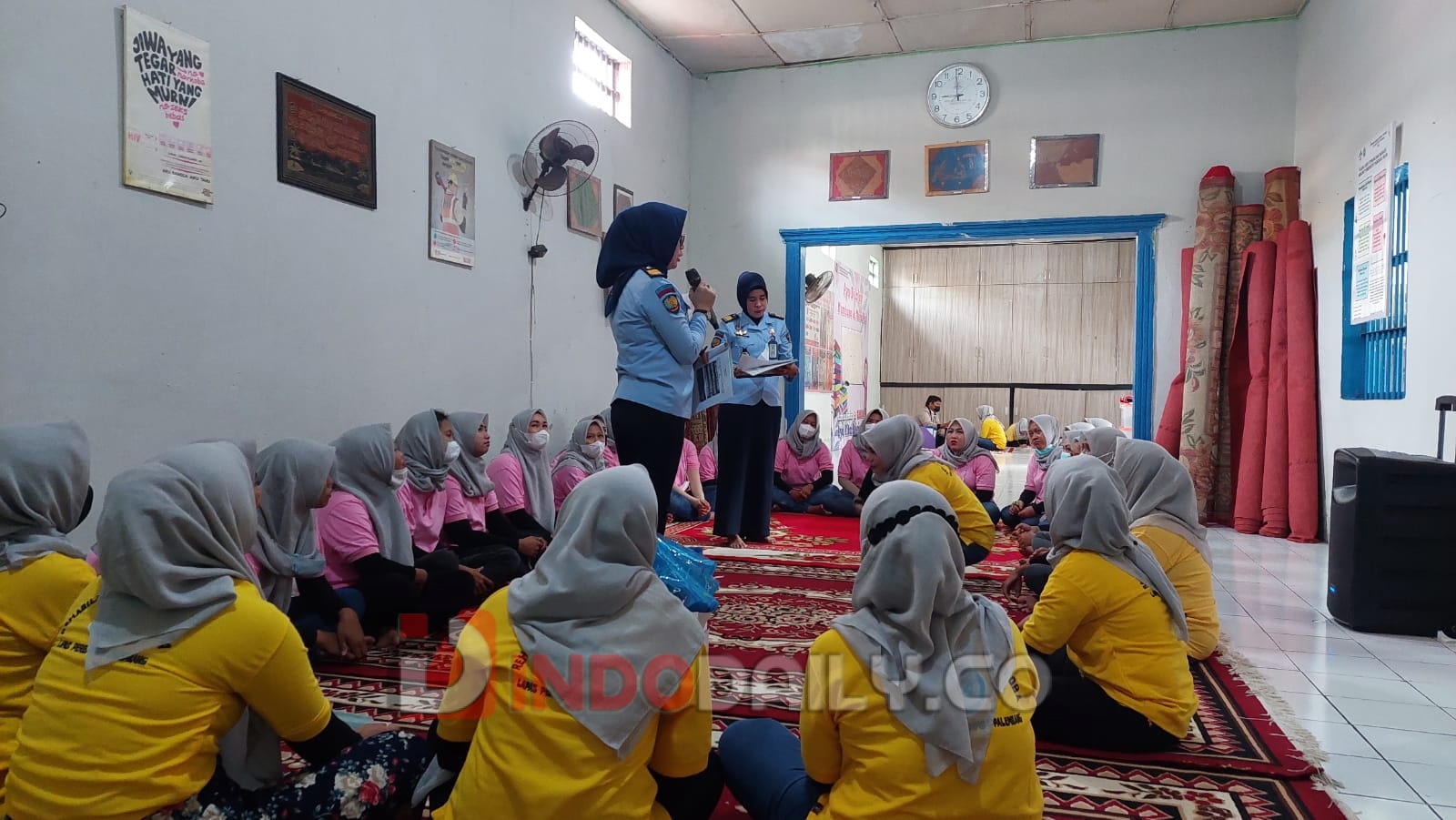 Sekelompok Warga Binaan sedang mengikuti kegiatan Morning meeting dan Konseling Kelompok yang tergabung dalam Program Rehabilitasi Sosial dan Medis Narkotika