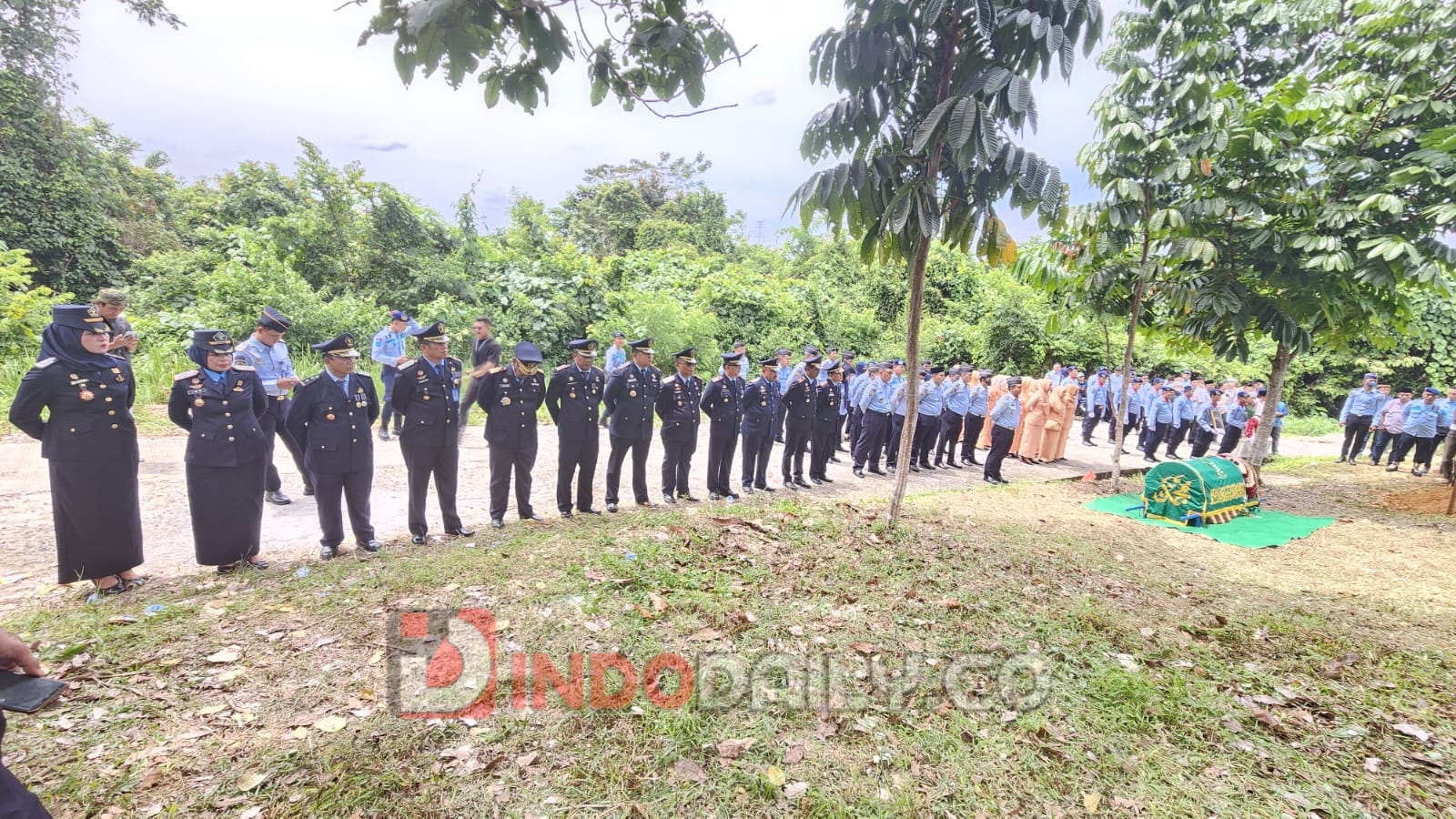 Upacara pemakaman Kepala Rupbasan Kelas II B Baturaja, Almarhum Maini SH MM, Senin (6/2/2023)