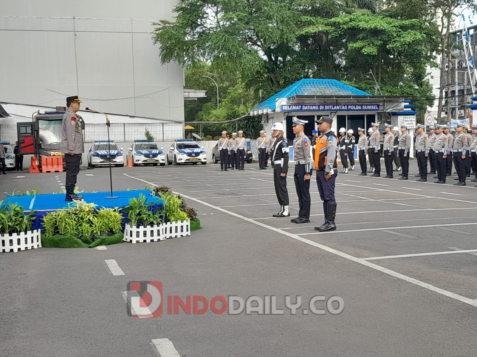 Kapolda Sumsel, Irjen Pol A Rachmad WIbowo SIK saat memimpin apel gelar pasukan Operasi Keselamatan Musi 2023, Selasa (07/2/2023)