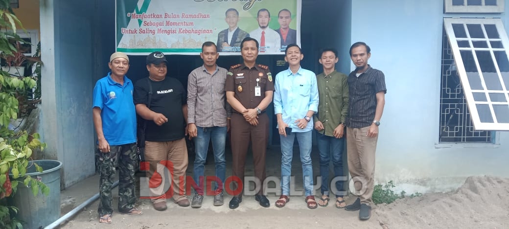 Kajari Muba Marcos Marudut Mangapul Simaremare SH MHum saat mendatangi Kantor IWO Muba