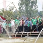 Pj Bupati Muba Apriyadi Mahmud menegaskan kepada semua pihak dan warga untuk tidak melakukan penangkapan ikan yang dapat berdampak merusak biota sungai dan mengancam keselamatan jiwa.