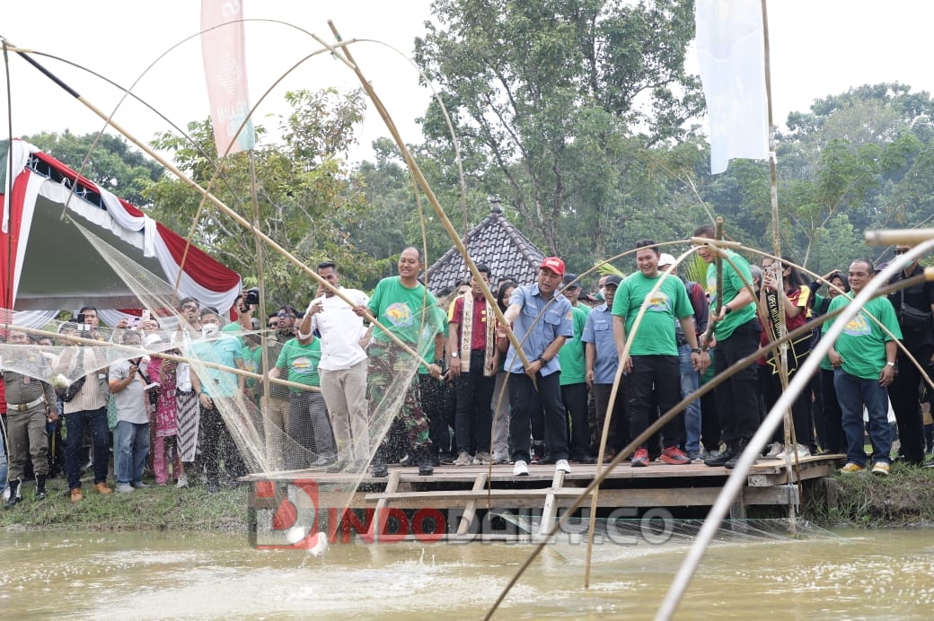 Pj Bupati Muba Apriyadi Mahmud menegaskan kepada semua pihak dan warga untuk tidak melakukan penangkapan ikan yang dapat berdampak merusak biota sungai dan mengancam keselamatan jiwa.