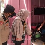 Polisi saat melakukan olah TKP