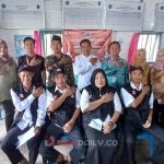 Ketua KPU Kabupaten OKI Deri Siswandi bersamai Komisioner KPU Kabupaten OKI usai pelantikan Pantarlih Kabupaten OKI