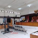 Tiga terdakwa yang terlibat dalam kasus dugaan kor