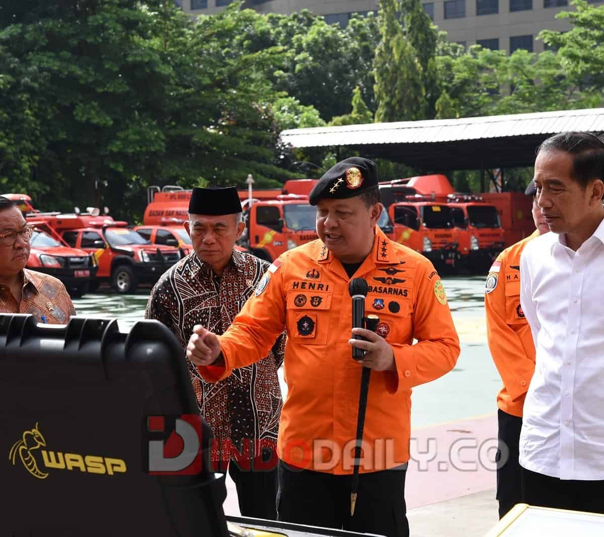 Presiden Republik Indonesia Joko Widodo memberikan apresiasi atas dedikasi Basarnas dalam melaksanakan tugas SAR