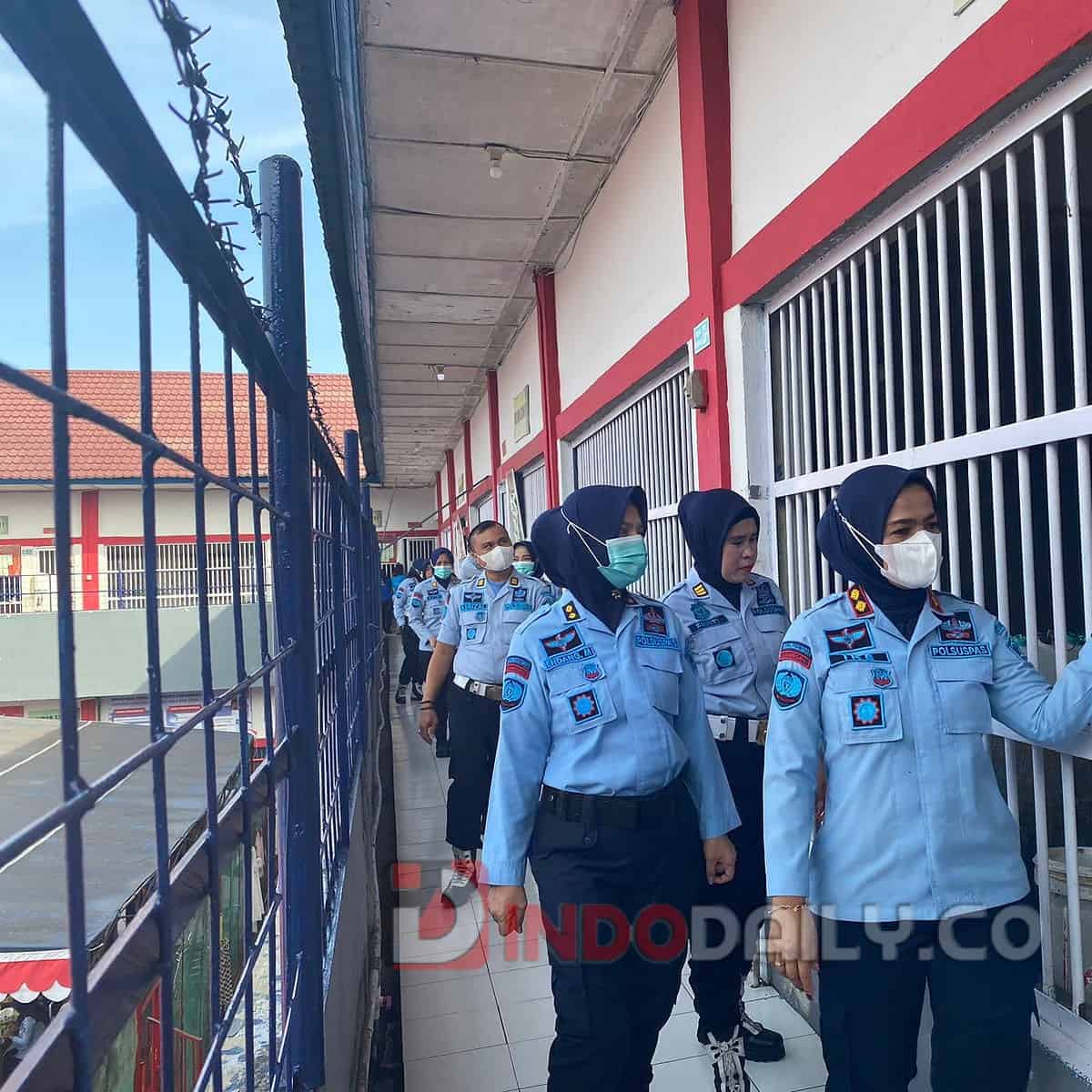 Kalapas beserta jajaran langsung menuju blok warga binaan untuk memeriksa sarana dan prasarana keamanan dan mengecek kesehatan warga binaan yang berada di blok, Kamis (16/2/2023)