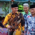 PJ Bupati Muba H Apriyadi menghadiri resepsi pernikahan warga desa Rimba Ukur (C5) Kecamatan Sekayu, Sabtu (18/2/2023)