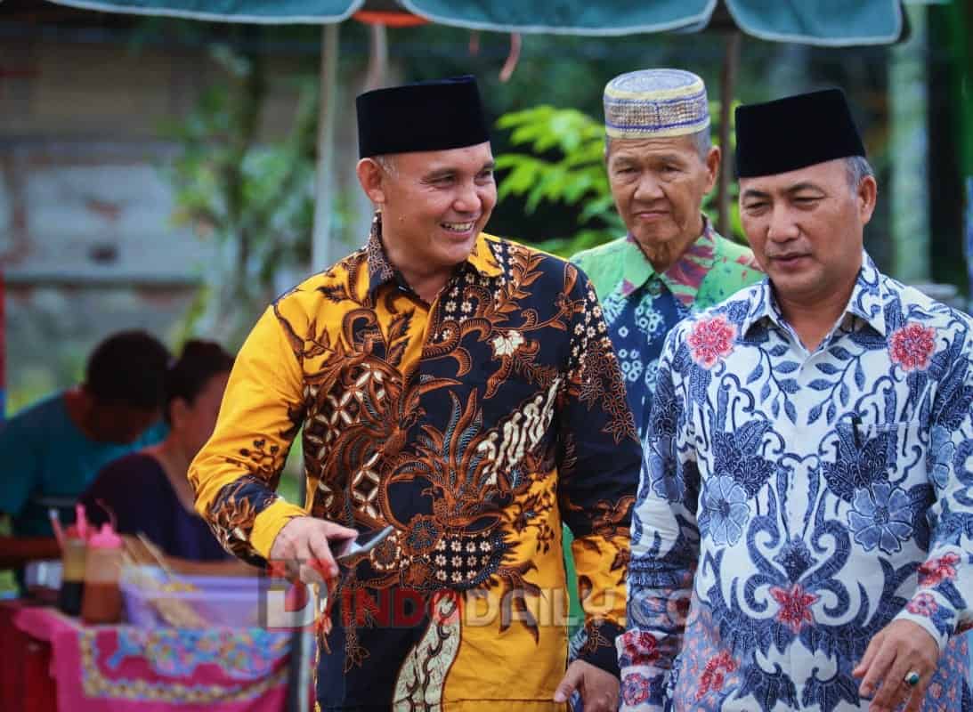 PJ Bupati Muba H Apriyadi menghadiri resepsi pernikahan warga desa Rimba Ukur (C5) Kecamatan Sekayu, Sabtu (18/2/2023)