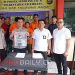 Unit Reskrim Polsek Seberang Ulu II Palembang saat menggelar konferensi pers