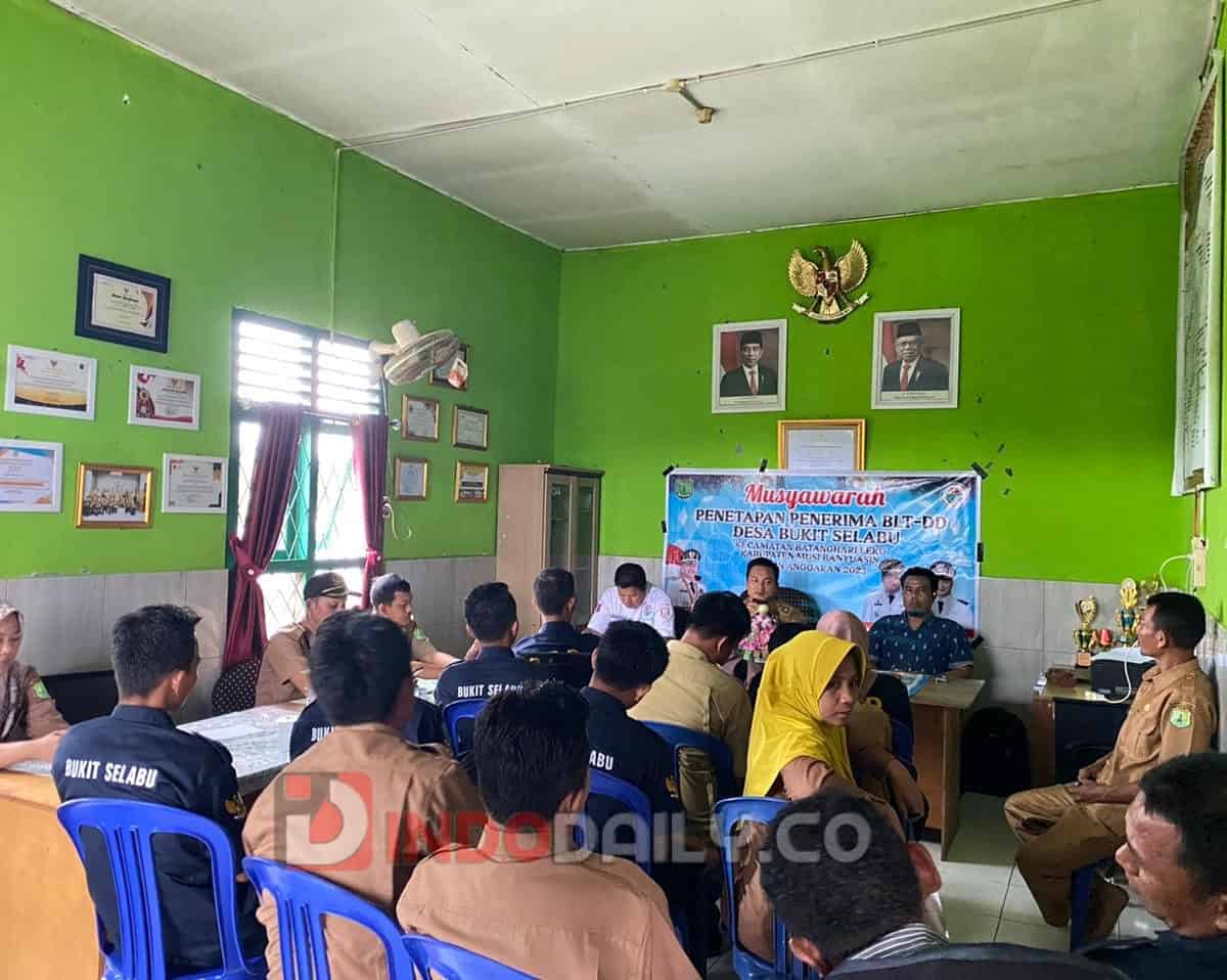 Pemdes Bukit Selabu, Kecamatan Batang Hari Leko menggelar Rapat Penetapan Penerima BLT-DD tahun 2023, Senin (20/2/2023)