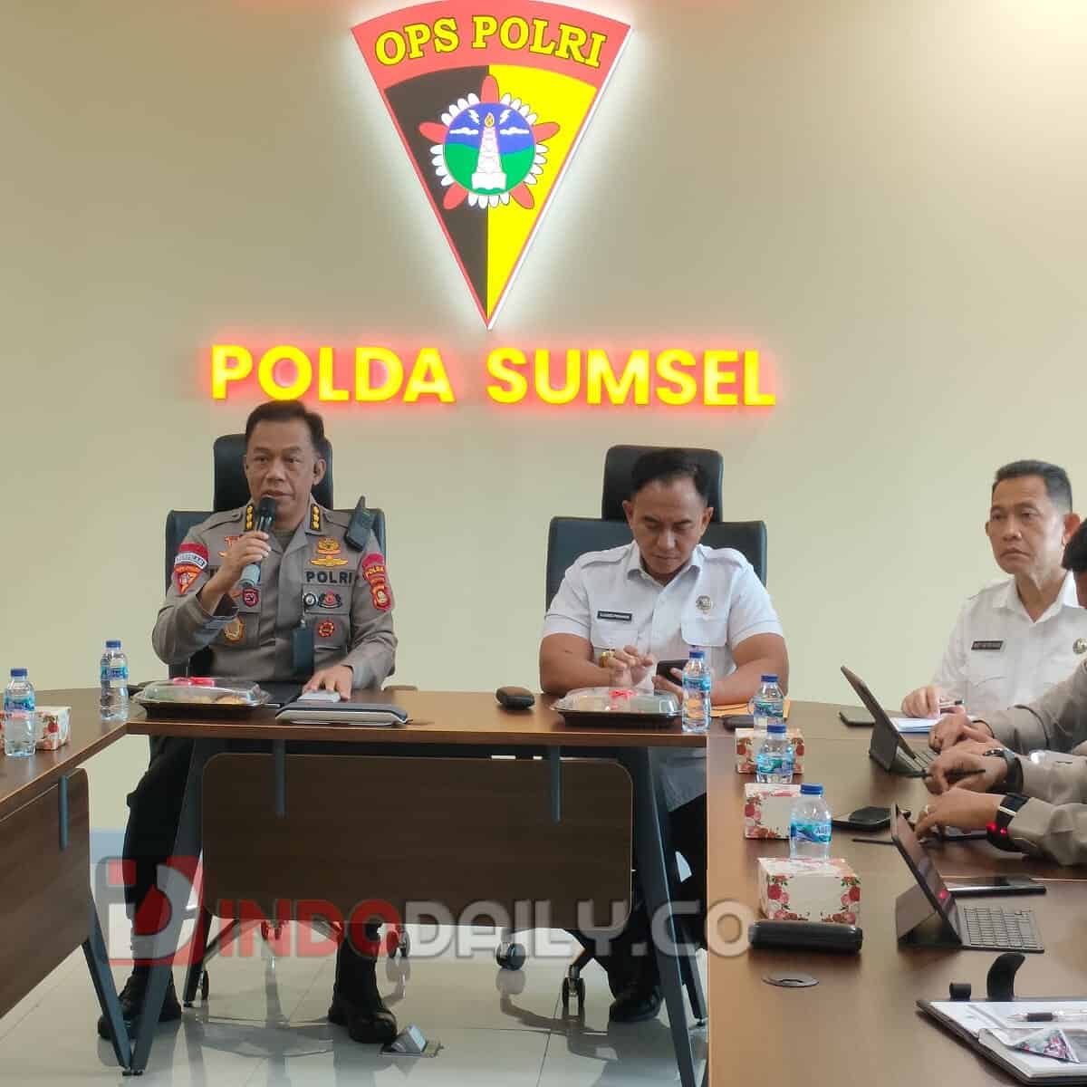 Karo ops Polda Sumsel Kombes Pol Kamaruddin pimpin Rapim Ka BNN Provinsi Sumsel dengan agenda kesiapan panitia kegiatan dialog Kepala BNN RI, KPK dan LPSK di Provinsi Sumsel kegiatan rapat diruang meeting Biro ops lantai IV gedung Utama Presisi Mapolda Sumsel Jalan Jenderal Sudirman KM 4 Palembang. Rabu (22/2/2023)