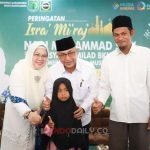 Pj Bupati Apriyadi berangkatkan umroh orangtua Hafiza di Muba