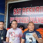 Anggota opsnal Unit Pidum dan Tim Tekab 134 Satreskrim Polrestabes Palembang berhasil meringkus lima komplotan pencurian bobol rumah kosong.