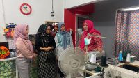 Tim Verifikas Disnaker Kota Palembang turun ke Lapas Perempuan Palembang untuk melaksanakan peninjauan lapangan