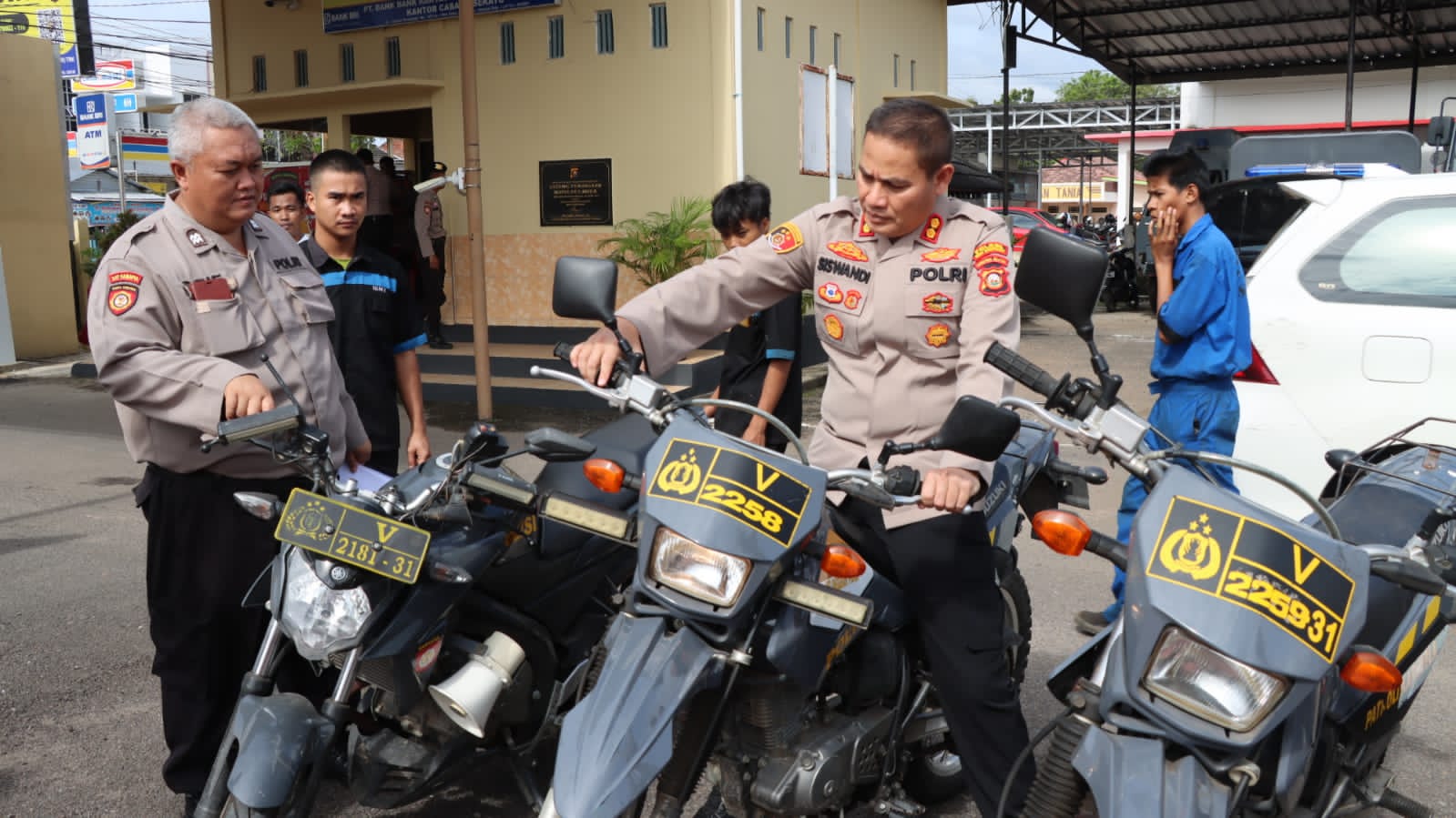 Polres Musi Banyuasin melaksanakan kegiatan pemeriksaan kendaraan dinas dalam rangka pengecekan dan pengawasan layak atau tidaknya digunakan, untuk menunjang kegiatan kepolisian, Senin (27/02/23)