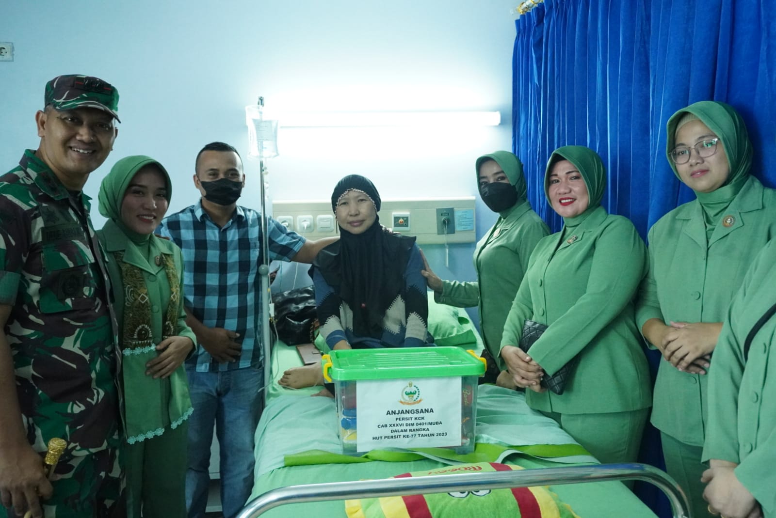 Kodim 0401/Muba, saat melaksanakan Anjangsana kepada Veteran di Wilayah Muba, Kegiatan dipimpin langsung oleh Dandim 0401/Muba Dede Sudrajat, S.H., dan Ketua Persit Cabang XXXVI Kodim 0401 Koorcab Rem 044 PD II/Sriwijaya. Selasa (28/2/2023). Foto: Ray/Indodaily.co