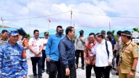 Presiden Joko Widodo dan Ibu Iriana Joko Widodo tiba di Pangkalan TNI AU Anang Busra, Kota Tarakan, Provinsi Kalimantan Utara (Kaltara), pada Selasa, 28 Februari 2023, Foto: BPMI Setpres.