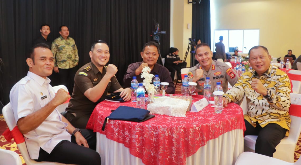 Pj Bupati Muba Drs H Apriyadi MSi diwakili oleh Pj Sekretaris Daerah Musni Wijaya SSos MSi mengikuti Dialog Publik War On Drugs