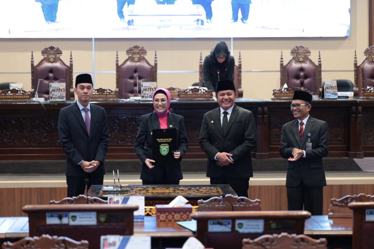 Sampaikan LKPJ, Herman Deru Paparkan Keberhasilan Pembangunan Sumsel di DPRD Sumsel (Dok. Humas Pemprov Sumsel)