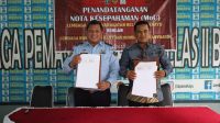 Penandatanganan perjanjian kerja sama dilakukan oleh Kalapas Sekayu, Ronald Heru Praptama dan Ketua Yayasan Lembaga Bantuan Hukum Ikatan Advokat Indonesia, Jon Heri, Rabu (1/3/2023)