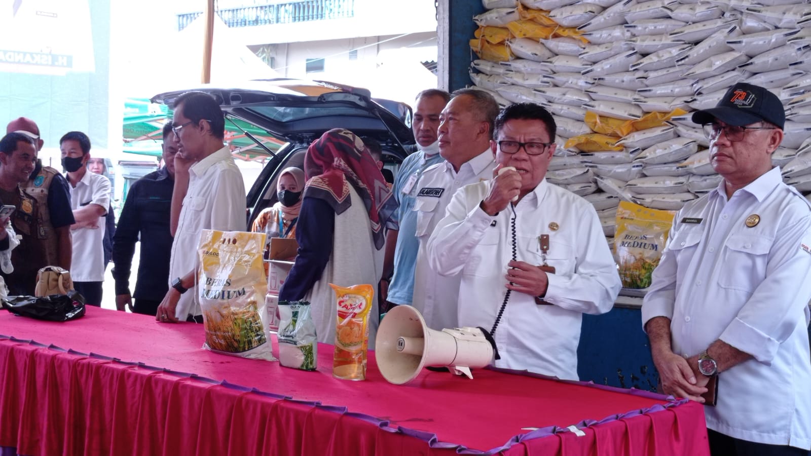 Pemkab OKI bekerja sama dengan Perum Bulog gelar Operasi Pasar Beras Murah, Rabu (1/3/2023)